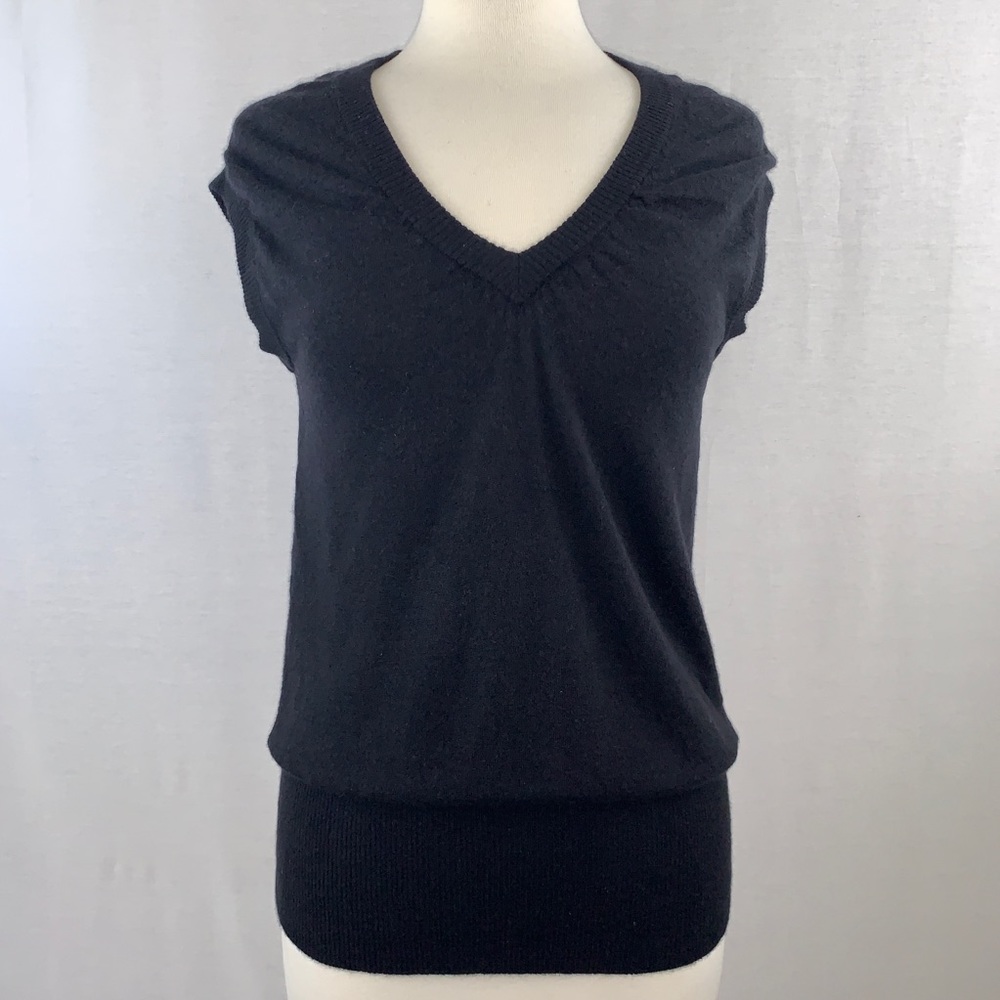 TWG sleeveless 100% cashmere black sweater
